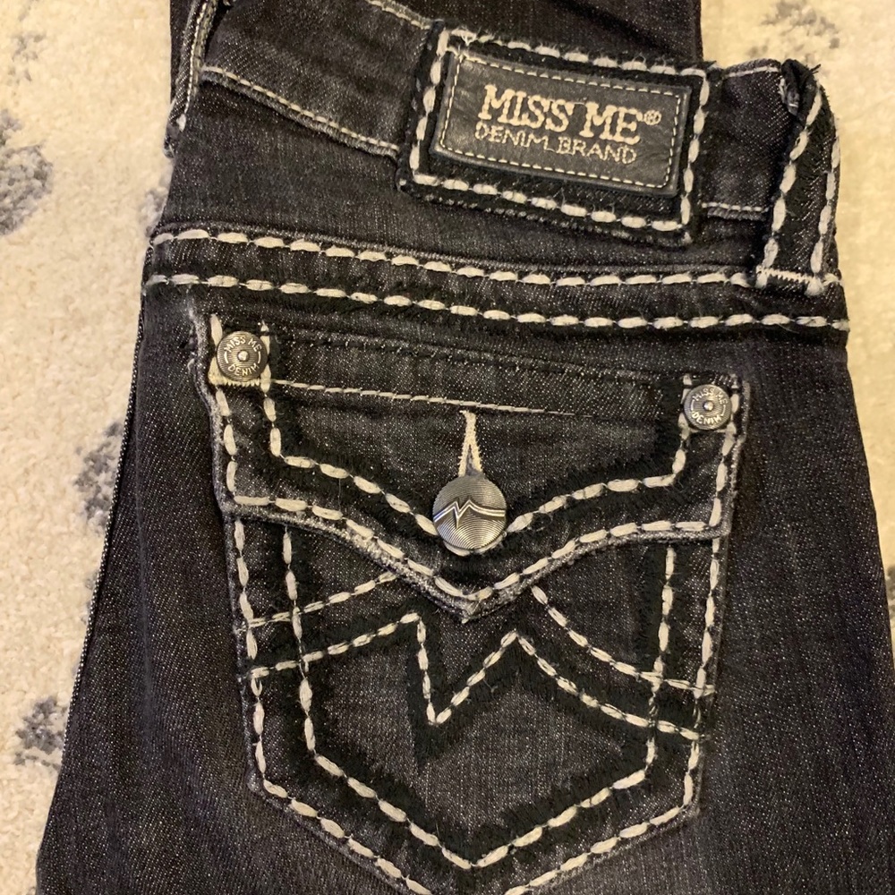 Women’s straight leg miss me jeans